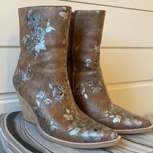 JEFFREY CAMPBELL Peyton Ankle Boot - Size 10